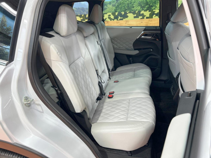 2023 Mitsubishi OUTLANDER PHEV 5LA-GN0W (UW-6a34b278abb63)[21]