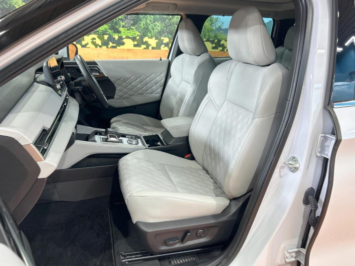 2023 Mitsubishi OUTLANDER PHEV 5LA-GN0W (UW-6a34b278abb63)[25]