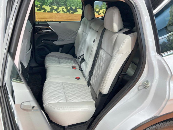 2023 Mitsubishi OUTLANDER PHEV 5LA-GN0W (UW-6a34b278abb63)[24]