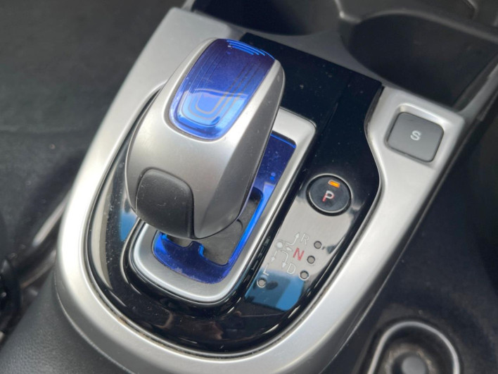 2015 Honda Fit Hybrid DAA-GP5 (UW-6a34b27b4b9a4)[22]