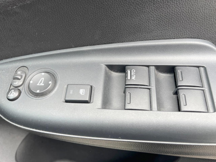 2015 Honda Fit Hybrid DAA-GP5 (UW-6a34b27b4b9a4)[13]