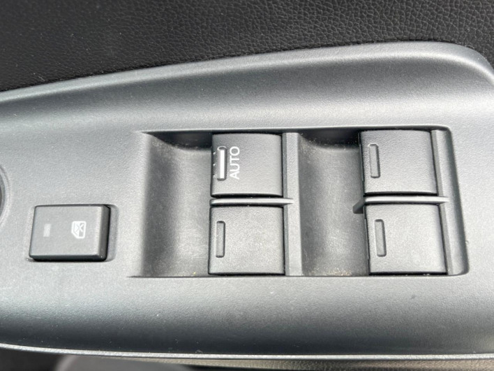 2015 Honda Fit Hybrid DAA-GP5 (UW-6a34b27b4b9a4)[11]