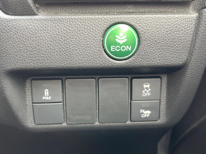 2015 Honda Fit Hybrid DAA-GP5 (UW-6a34b27b4b9a4)[14]