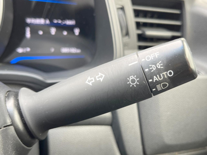 2015 Honda Fit Hybrid DAA-GP5 (UW-6a34b27b4b9a4)[28]