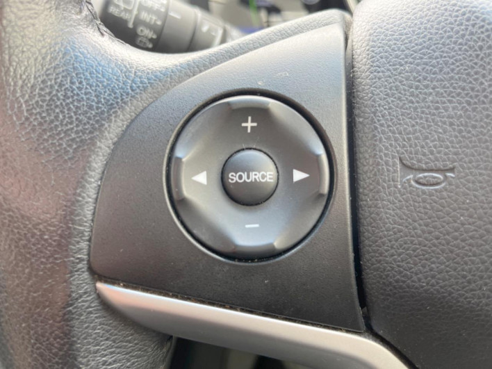 2015 Honda Fit Hybrid DAA-GP5 (UW-6a34b27b4b9a4)[29]