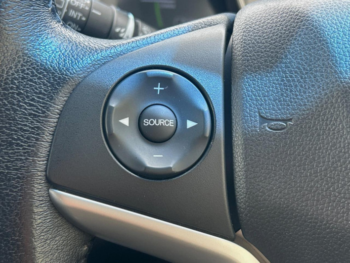 2016 Honda Fit Hybrid DAA-GP5 (UW-6a34b27c43066)[28]