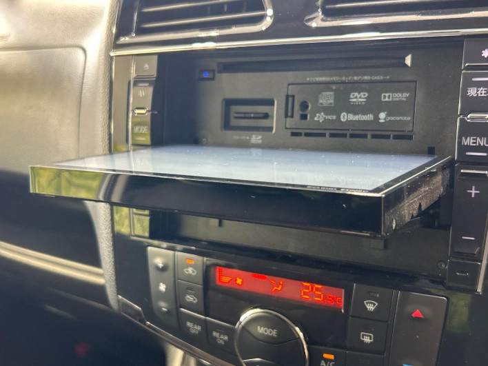 2014 Nissan Serena DAA-HFC26 (UW-6a34b29cb97c1)[11]