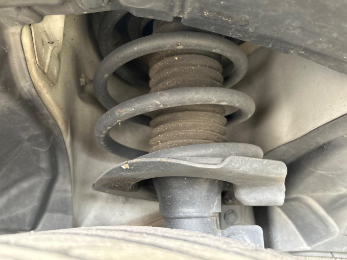 2014 Nissan Serena DAA-HFC26 (UW-6a34b29cb97c1)[15]