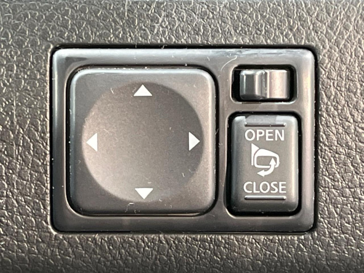 2015 Nissan Serena DAA-HFC26 (UW-6a34b29daac7a)[21]