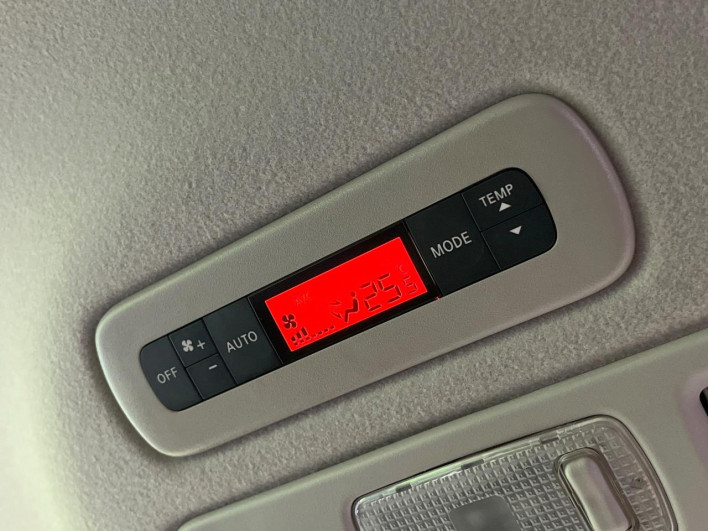 2015 Nissan Serena DAA-HFC26 (UW-6a34b29daac7a)[25]