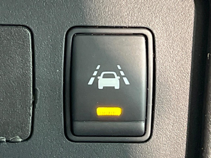 2015 Nissan Serena DAA-HFC26 (UW-6a34b29daac7a)[19]