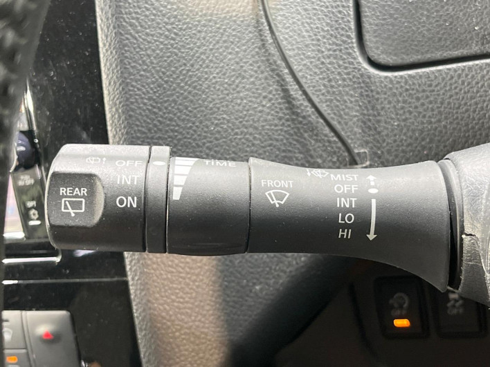 2015 Nissan Serena DAA-HFC26 (UW-6a34b29daac7a)[14]