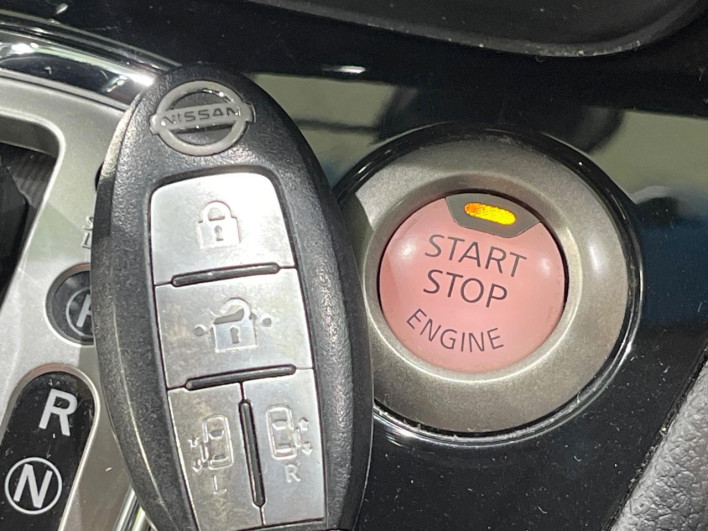 2015 Nissan Serena DAA-HFC26 (UW-6a34b29daac7a)[11]