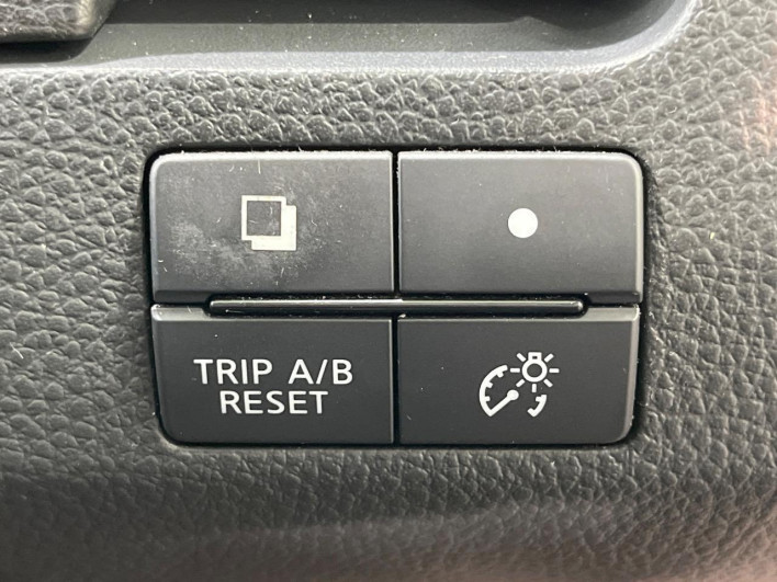 2015 Nissan Serena DAA-HFC26 (UW-6a34b29daac7a)[22]