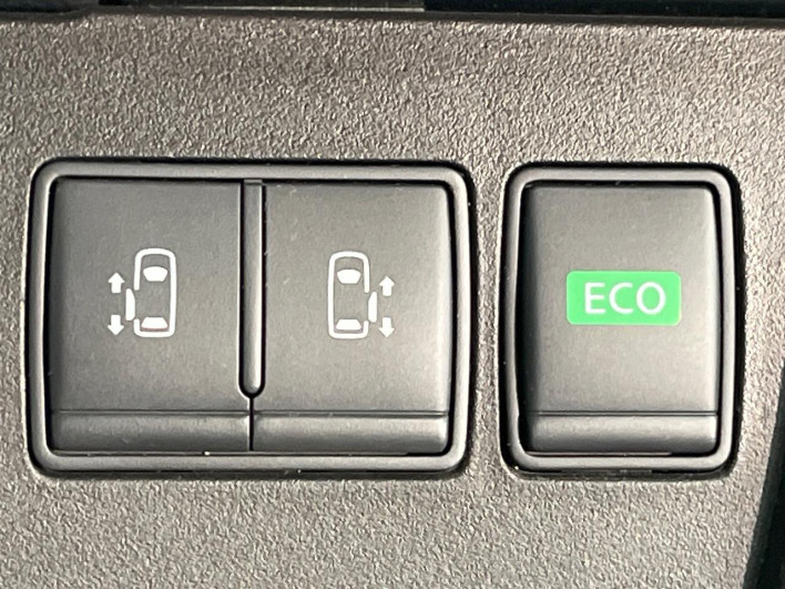2015 Nissan Serena DAA-HFC26 (UW-6a34b29daac7a)[20]