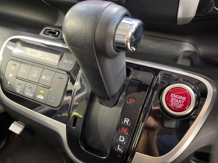 2016 Honda N-BOX CUSTOM DBA-JF1 (UW-6a34b2b478e03)[11]