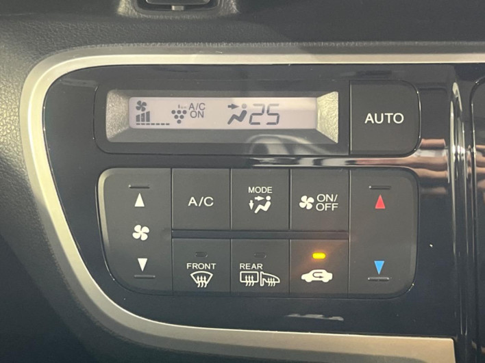 2016 Honda N-BOX CUSTOM DBA-JF1 (UW-6a34b2b478e03)[5]