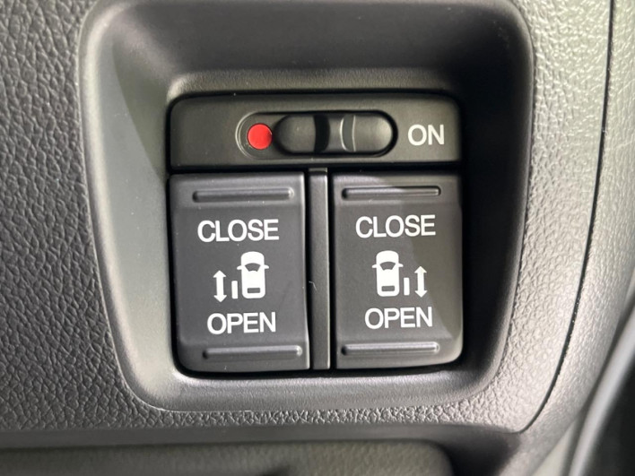 2016 Honda N-BOX CUSTOM DBA-JF1 (UW-6a34b2b478e03)[21]