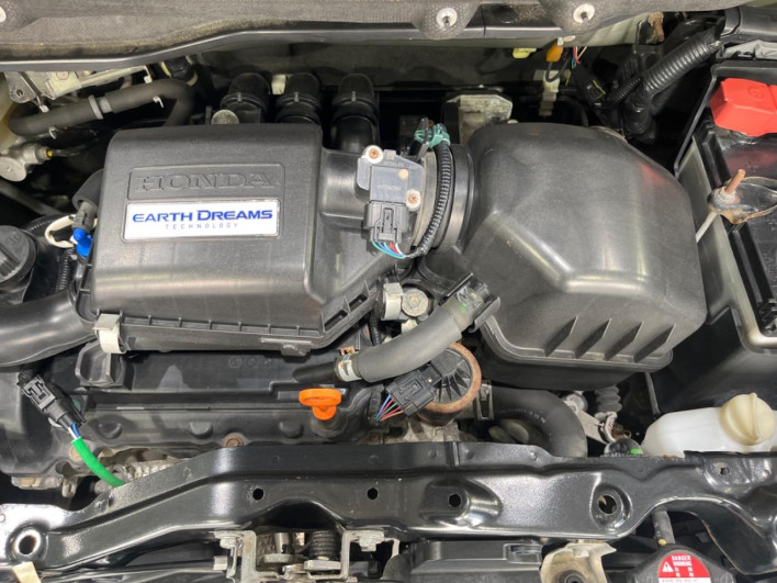 2016 Honda N-BOX CUSTOM DBA-JF1 (UW-6a34b2b478e03)[28]