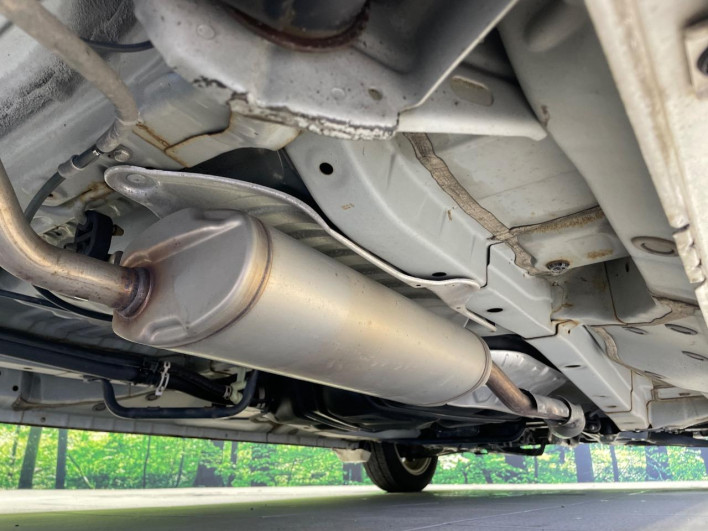 2017 Honda N-BOX CUSTOM DBA-JF1 (UW-6a34b2b590442)[24]