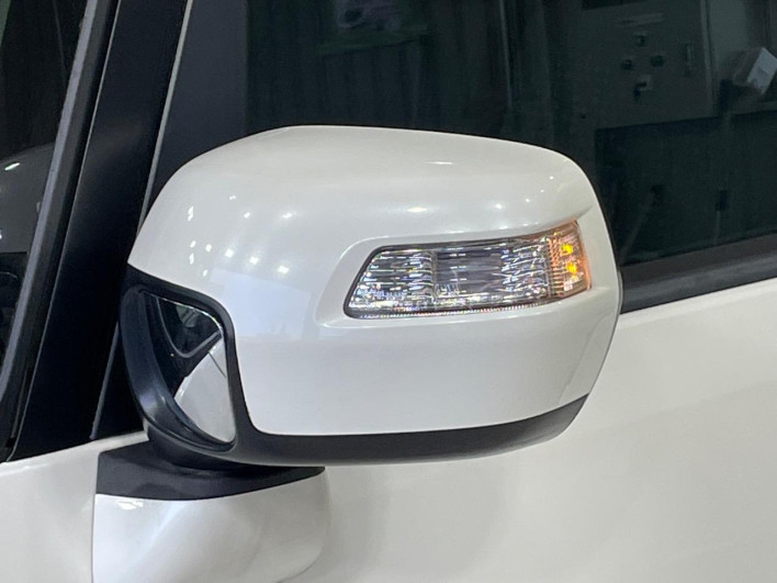2017 Honda N-BOX CUSTOM DBA-JF1 (UW-6a34b2b590442)[9]