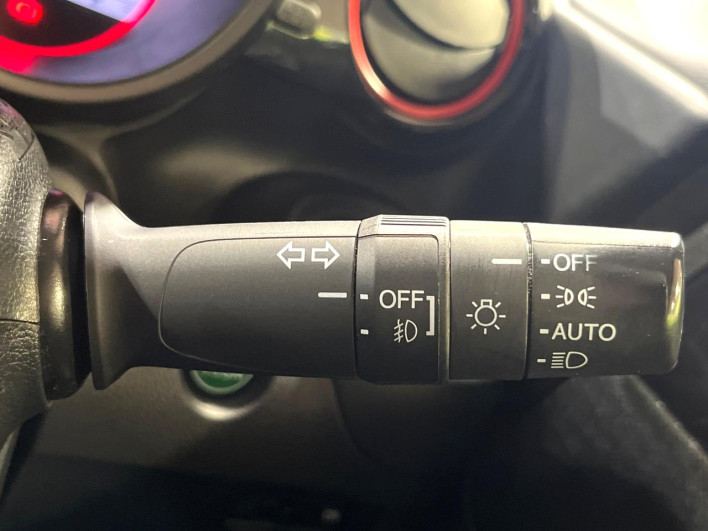 2017 Honda N-BOX CUSTOM DBA-JF1 (UW-6a34b2b786232)[19]