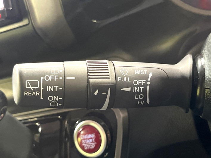 2017 Honda N-BOX CUSTOM DBA-JF1 (UW-6a34b2b786232)[18]