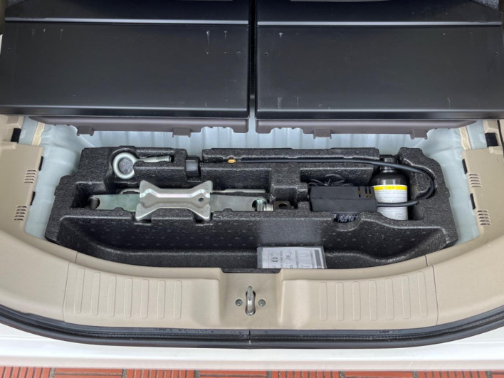 2018 Honda N-BOX DBA-JF3 (UW-6a34b2b964138)[22]