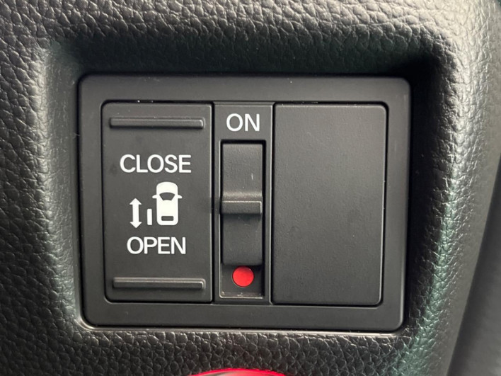 2018 Honda N-BOX CUSTOM DBA-JF3 (UW-6a34b2ba5498f)[16]