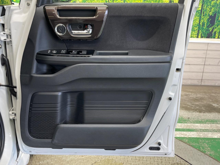 2018 Honda N-BOX CUSTOM DBA-JF3 (UW-6a34b2ba5498f)[29]