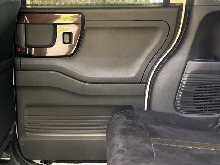 2018 Honda N-BOX CUSTOM DBA-JF3 (UW-6a34b2ba5498f)[28]