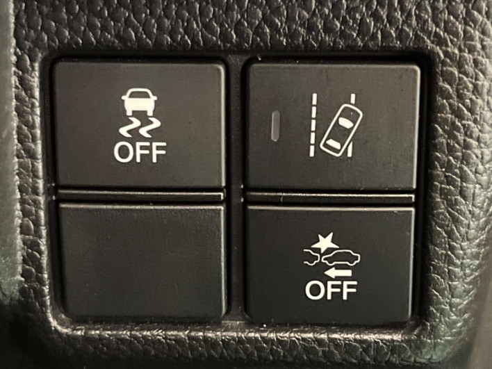 2018 Honda N-BOX CUSTOM DBA-JF3 (UW-6a34b2ba5498f)[18]