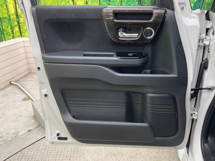 2018 Honda N-BOX CUSTOM DBA-JF3 (UW-6a34b2ba5498f)[27]