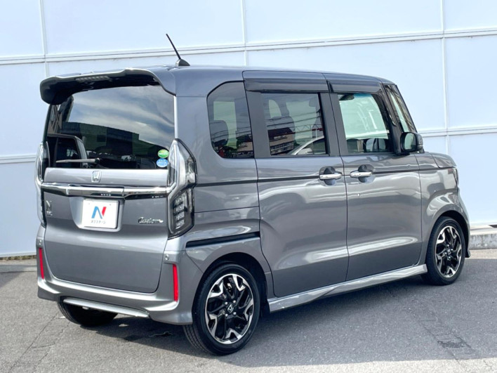 2017 Honda N-BOX CUSTOM DBA-JF3 (UW-6a34b2bee006e)[18]