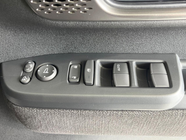 2026 Honda N-BOX CUSTOM 6BA-JF5 (UW-6a34b2d275aaf)[22]
