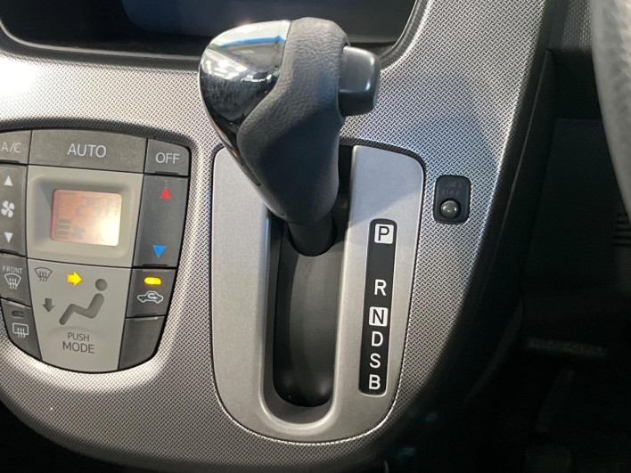 2013 Daihatsu Move DBA-LA100S (UW-6a34b2f8337f0)[12]