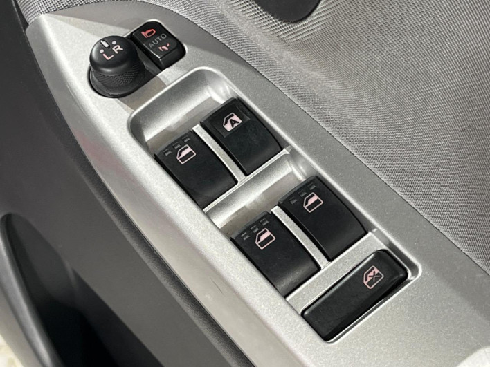 2015 Daihatsu Cast DBA-LA250S (UW-6a34b2fbd5c6d)[19]