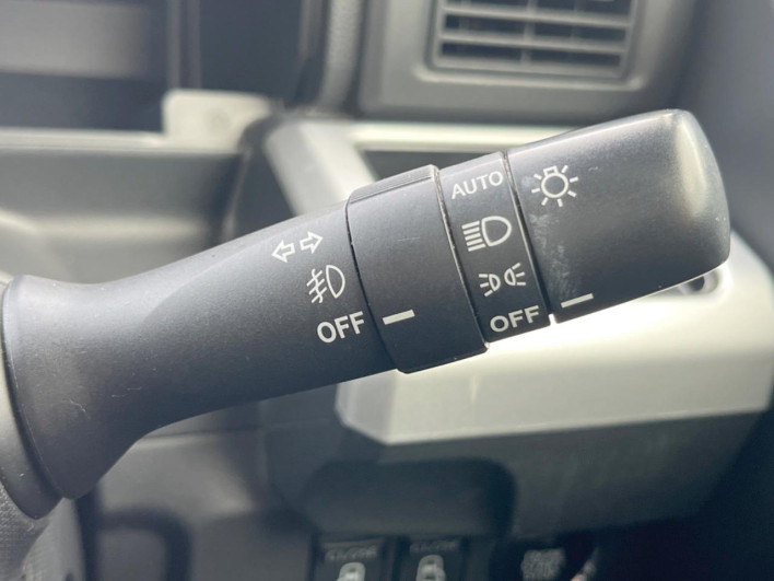2015 Daihatsu Wake DBA-LA700S (UW-6a34b3164c44a)[12]