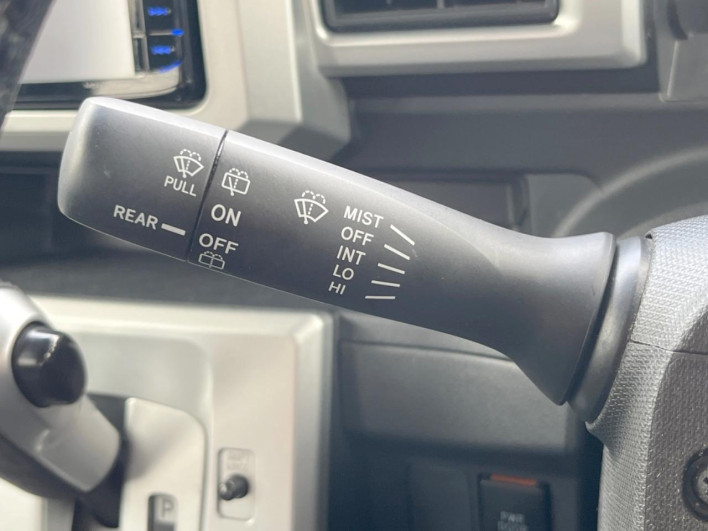 2015 Daihatsu Wake DBA-LA700S (UW-6a34b3164c44a)[11]