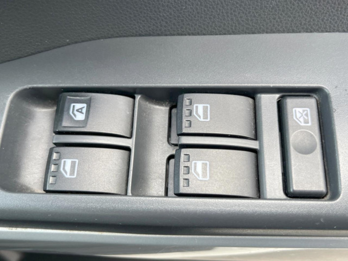 2015 Daihatsu Wake DBA-LA700S (UW-6a34b3164c44a)[14]