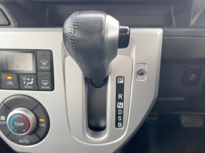 2015 Daihatsu Wake DBA-LA700S (UW-6a34b3164c44a)[7]