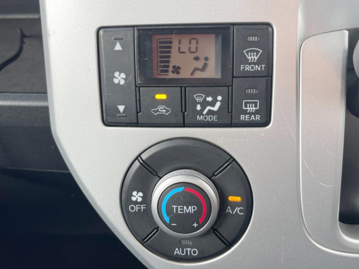 2015 Daihatsu Wake DBA-LA700S (UW-6a34b3164c44a)[6]
