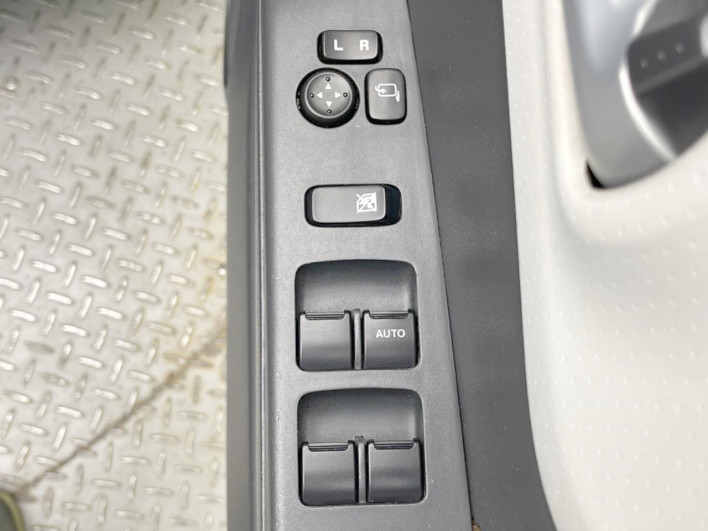 2011 Nissan Moco DBA-MG33S (UW-6a34b33b6aca2)[17]