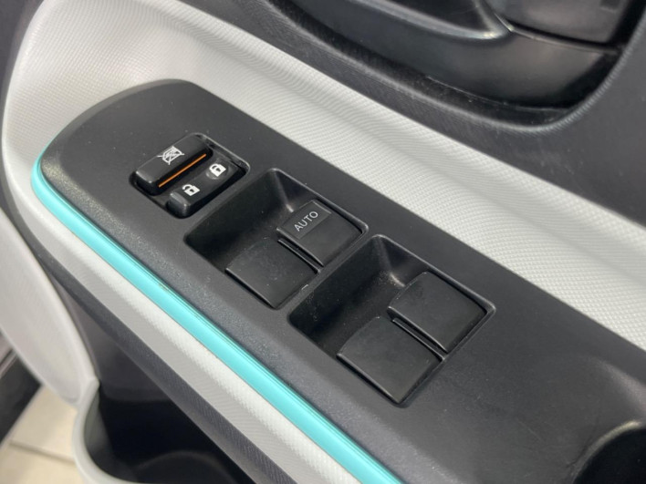 2012 Toyota Aqua DAA-NHP10 (UW-6a34b3953829f)[21]
