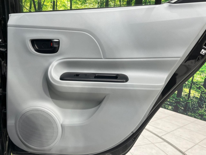 2012 Toyota Aqua DAA-NHP10 (UW-6a34b3953829f)[18]