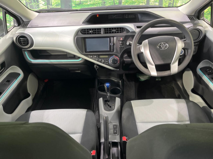 2012 Toyota Aqua DAA-NHP10 (UW-6a34b3953829f)[22]