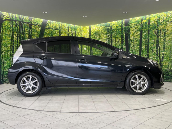2012 Toyota Aqua DAA-NHP10 (UW-6a34b3953829f)[26]