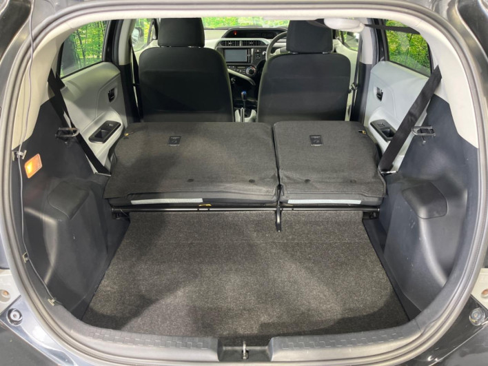 2012 Toyota Aqua DAA-NHP10 (UW-6a34b3953829f)[15]