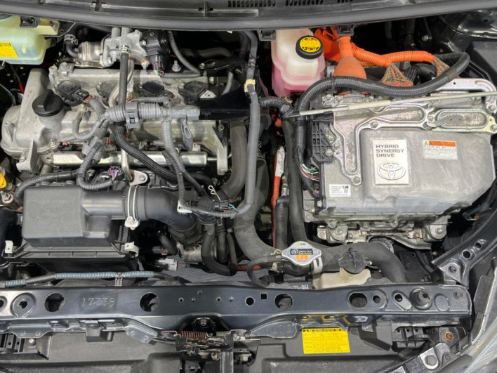 2012 Toyota Aqua DAA-NHP10 (UW-6a34b3953829f)[4]