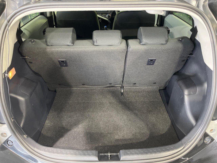2012 Toyota Aqua DAA-NHP10 (UW-6a34b3953829f)[14]